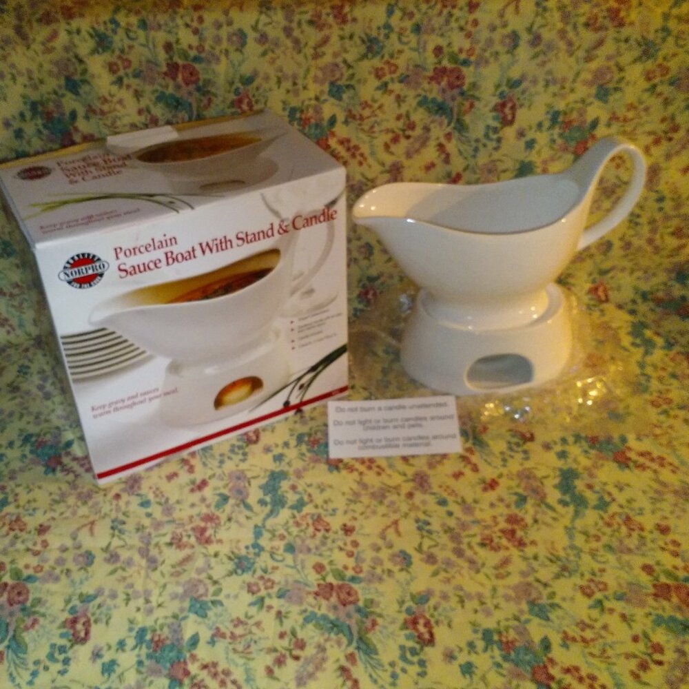 una Porcelain By Norpro Gravy Sauce Boat with Stand and Candle 2 cups/16oz/5L